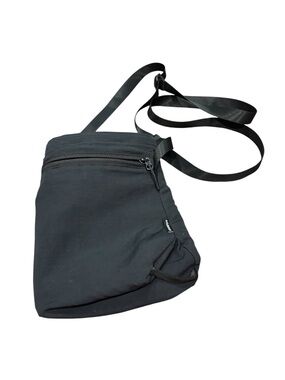 Lululemon Water Bottle Carrier Crossbody Bag Black Adjustable Strap Zip Pouch